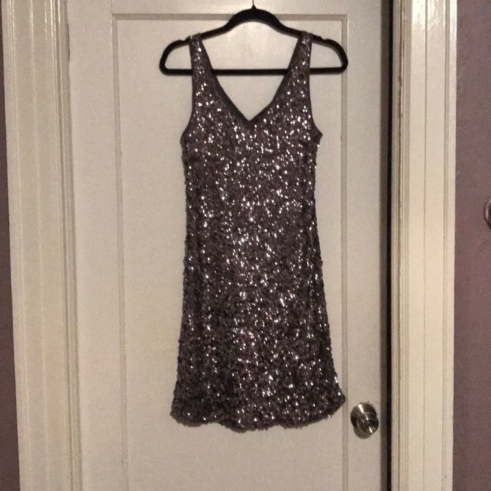V neck sequin dress